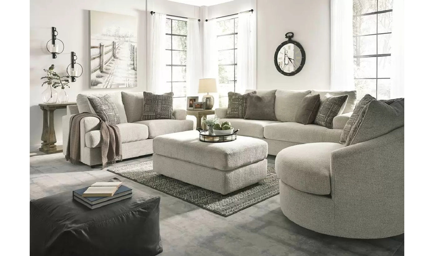 Soletren Loveseat-Loveseats-Jennifer Furniture